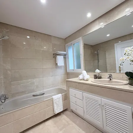 Costa Del Sol Frontline Sea View Penthouse דירה *